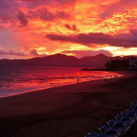 Апартаменти Playa Chica *